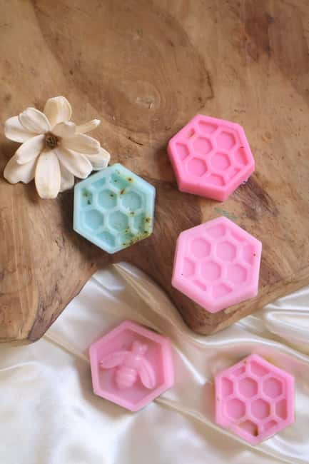 Paris: Botanical handmade soap workshop (Melt and pour soap) - Why the Botanical Soap Workshop Excels in Paris