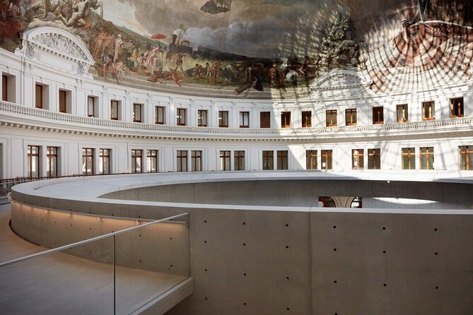 Paris Bourse de commerce Private Tour - Highlights of the Art Collections in the Bourse de Commerce