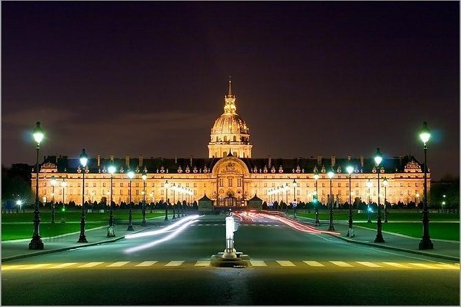 Paris By Night - Vision Tour - Private Trip - The Vehicle: Comfort and Style in a Premium Electric SUV or Limousine