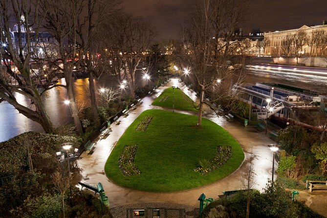 Paris by Night Walking Tour: Ghosts, Mysteries and Legends - Guides Who Bring the Dark Stories to Life