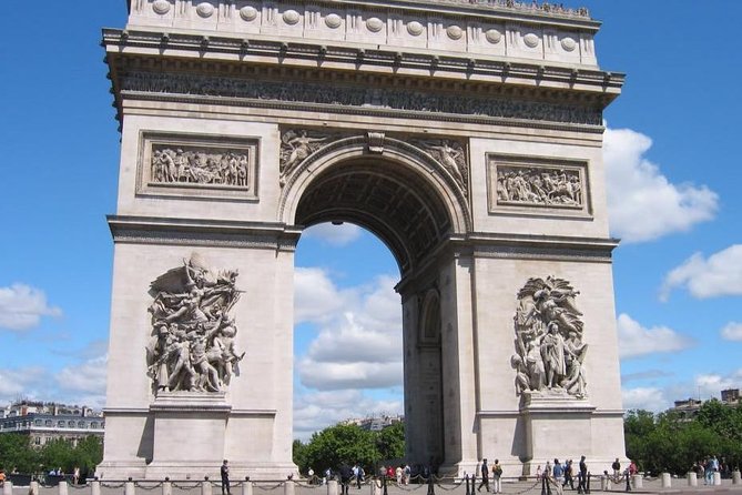 Paris by Rail - Sightseeing Bus and Eiffel Tower Champagne Lunch - Visiting Paris Landmarks: Arc de Triomphe and Sacré-Cœur