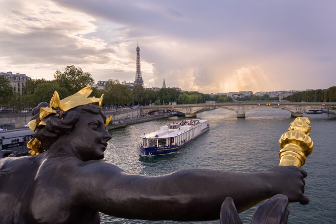 Paris Capitaine Fracasse 3 Course Seine River Dinner Cruise - Service and Atmosphere on Board