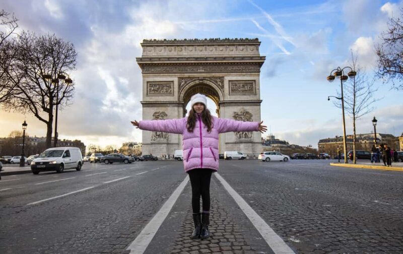 Paris: Champs-Élysées Christmas Lights Tour with Tastings - Discover Paris at Christmas with Lights, Flavors, and Iconic Sights