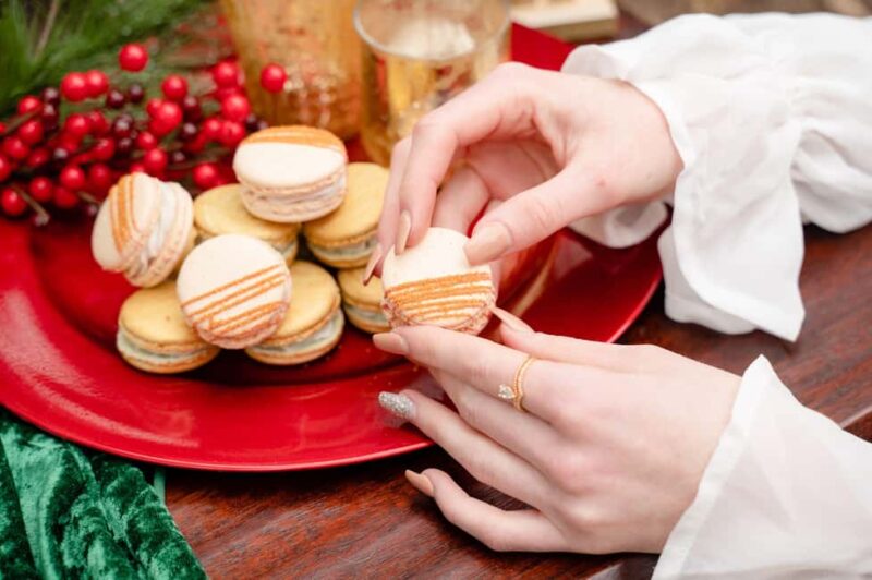 Paris: Champs-Élysées Christmas Lights Tour with Tastings - Tasting French Holiday Delicacies at Fortwenger and Maison du Chocolat