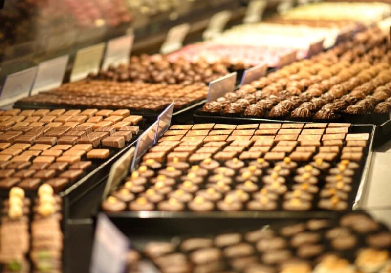 Paris: Champs-Élysées Christmas Lights Tour with Tastings - Under the Night Sky: Christmas Lights on the Champs-Élysées