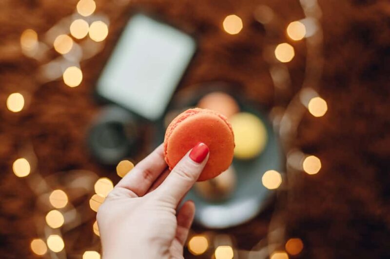 Paris: Champs-Élysées Christmas Lights Tour with Tastings - Indulging in Parisian Confections at Maison du Chocolat