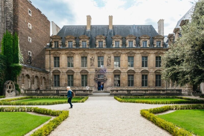 Paris: Charming Nooks and Crannies Bike Tour - Guides Make a Difference