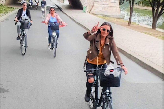 Paris: Charming Nooks and Crannies Bike Tour - Starting Point and Meeting Logistics in Central Paris