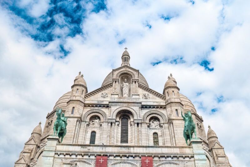 Paris: Charms of Montmartre Guided Walking Tour - The Guide’s Style and Visitor Experience