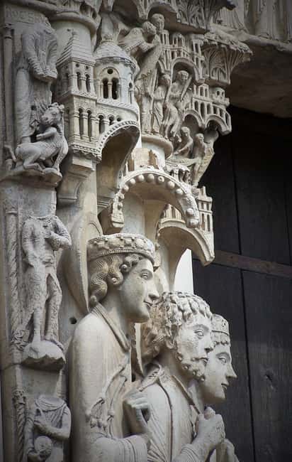 Paris: Chartres Cathedral and Old Town Day Trip - Visiting the Magnificent Chartres Cathedral