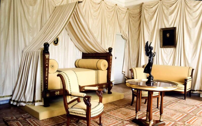 Paris: Château de Malmaisons Self-Guided Tour with Transfers - Visiting the Château de Malmaisons Preserved Interiors