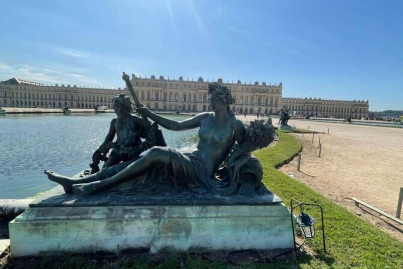 Paris: Château de Versailles and Giverny Excursion - Luxurious Day Trip to Versailles and Giverny in an Exclusive Mercedes