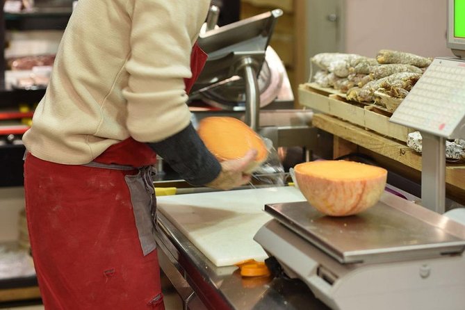 Paris Cheesemaking Workshop including Wine and Cheese Tasting with an Expert - Making Cheese and Butter: An Easy and Tasty Process