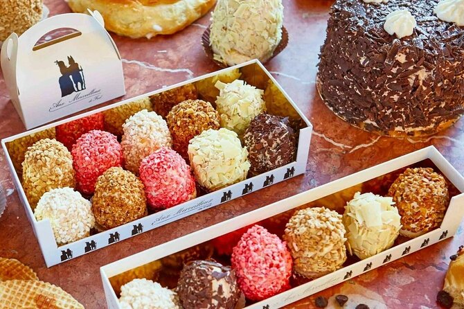 Paris Chocolate Pastry Tour Award-Winning Desserts & Hidden Gems - Strolling Along Île Saint-Louis’s Charm