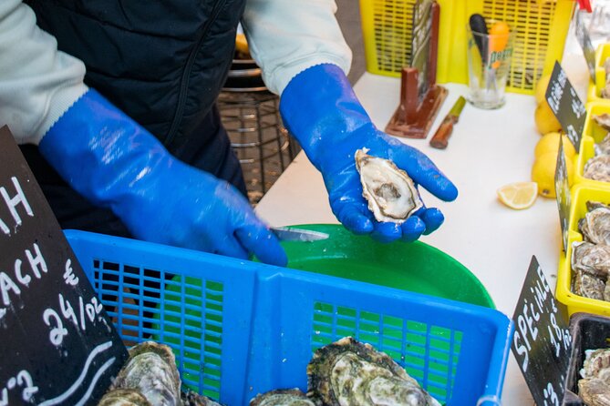 Paris Christmas Food Tour with a Local Guide, and Seasonal Treats - Discover Paris’s Christmas Lights and Decorations