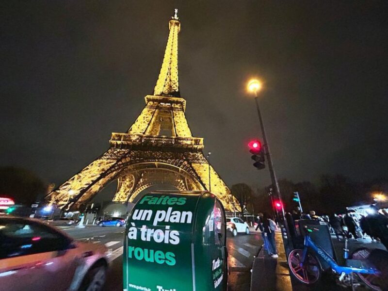 Paris: Christmas Lights Private Tour in a Modern Rickshaw - Marvel at the Arc de Triomphe’s Holiday Lights