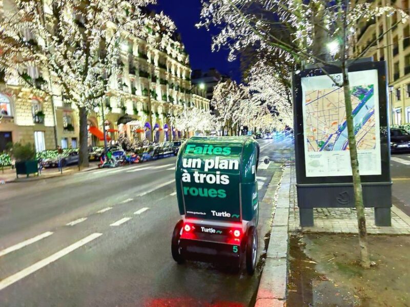Paris: Christmas Lights Private Tour in a Modern Rickshaw - The Performance of the Tour in Reviews