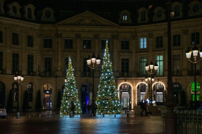 Paris Christmas Lights Walking Tour with Local Guide - Ending at Symbolic Place de la Concorde