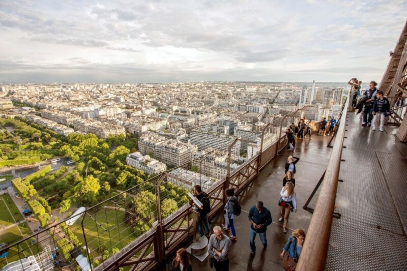 Paris: City Tour by Bus with Eiffel Tower & Optional Summit - Illuminated Landmarks and Evening Atmosphere