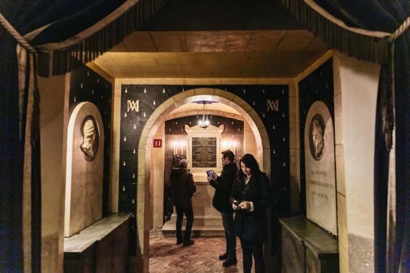 Paris: Conciergerie Ticket with Histopad - Explore the Conciergerie with a Unique Digital Twist