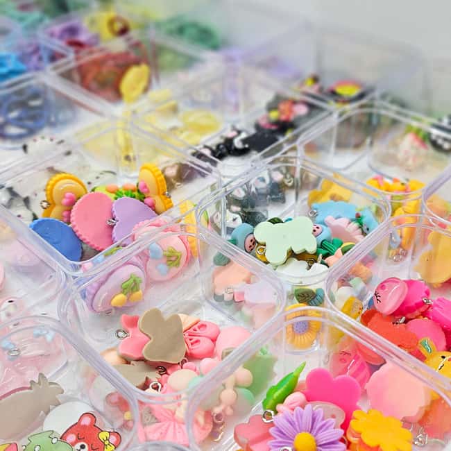 Paris: Create your phone strap, bag or keychain - Key Points