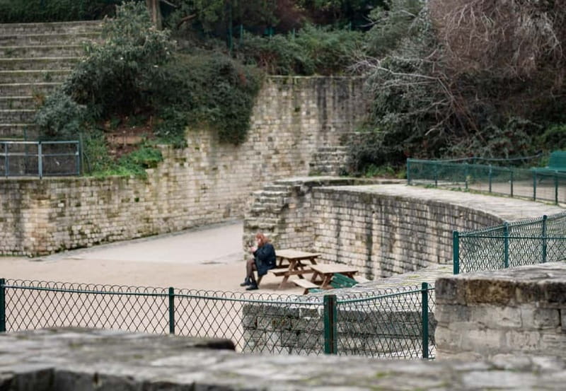 Paris: Creepy Middle Ages Walking Tour - Pont Neuf and Photo Opportunities