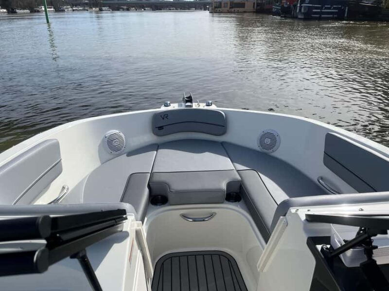 Paris : croisière privée Seine, bateau moderne - 2 heures - Highlights of the Seine: Famous Landmarks in View