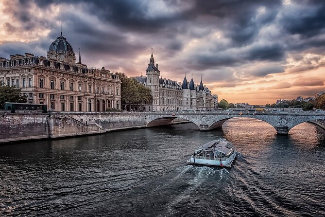 Paris Dark Stories: Halloween Spooky Walking Tour in Small Group - Secrets of the Conciergerie and Revolutionary Bloodshed