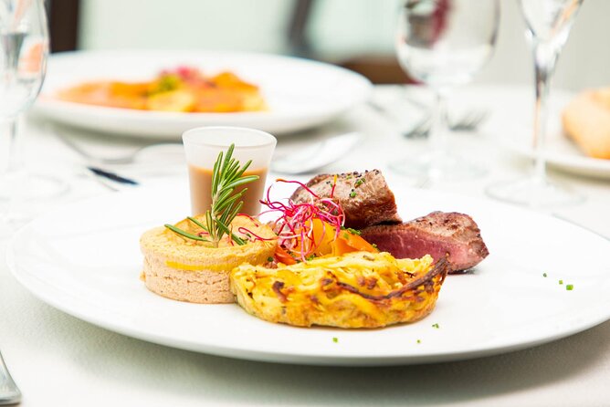 Paris Dinner Cruise - Bateaux Parisien Seine River - Practicalities: Group Size and Accessibility