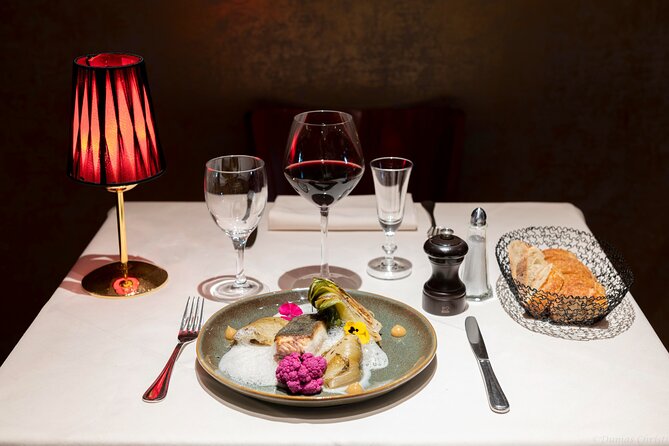 Paris Dinner Show 3 Courses Bel Canto Opera - The Atmosphere and Audience Engagement