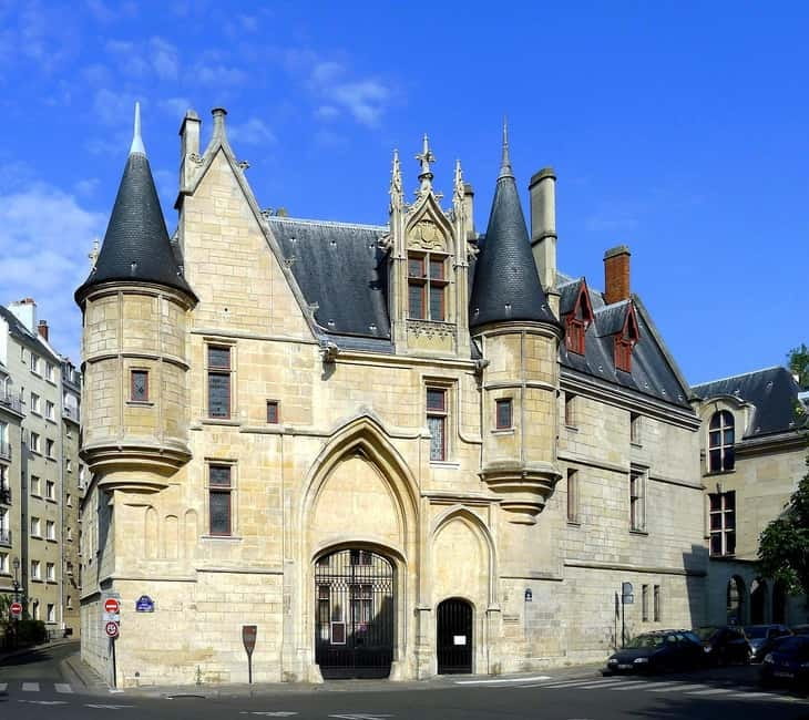 Paris: Discover the hidden architecture gems of Le Marais - Discovering the Historic Place des Vosges