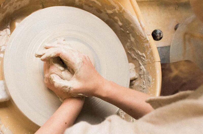 Paris : Discover the potter's wheel with Lucie. - Discover the Art of Pottery with Lucie in Paris