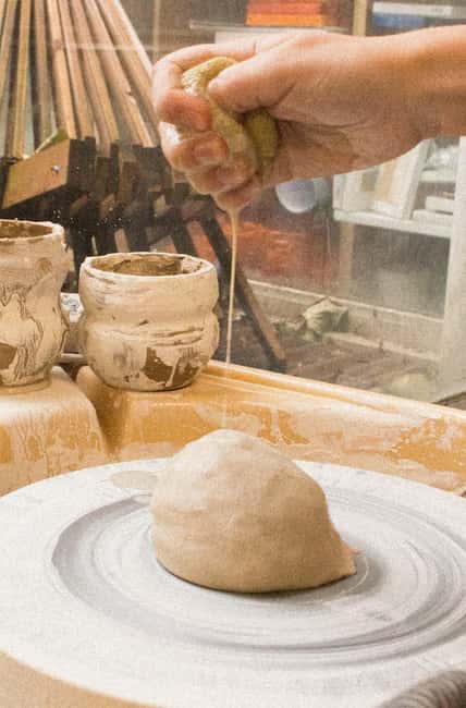 Paris : Discover the potter's wheel with Lucie. - Key Points