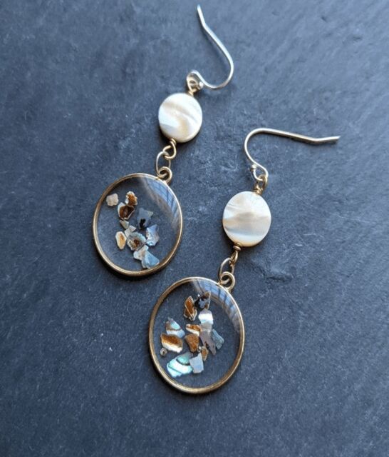 Paris: Duo Resin Jewelry Workshop (Necklace & Earrings) - Discover the Charm of Floral Resin Jewelry Making in Paris