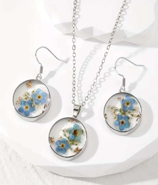 Paris: Duo Resin Jewelry Workshop (Necklace & Earrings) - Key Points