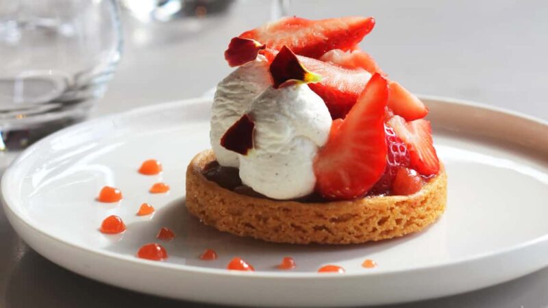 Paris: Early Dinner at Madame Brasserie in the Eiffel Tower - Stunning Panoramic Views from Different Seating Areas