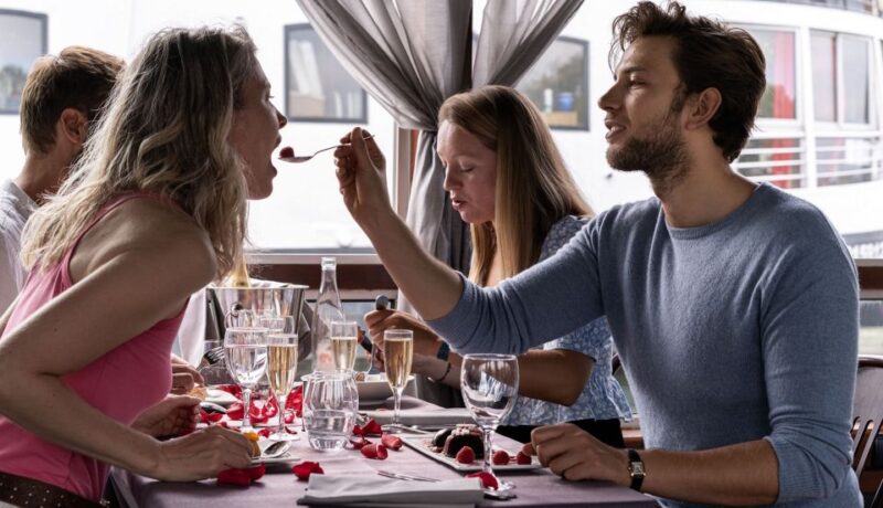 Paris: Early Evening Dinner Cruise on the River Seine - Seating Options and Additional Costs