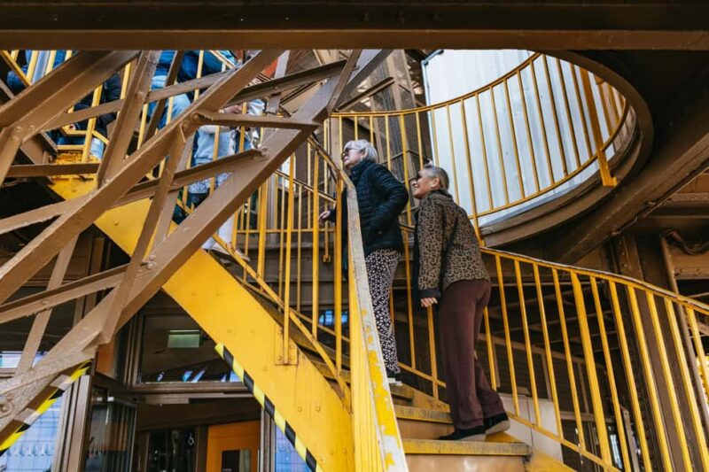 Paris: Eiffel Tower Fully Guided Tour with Summit Option - The Experience of the Guide: Knowledge and Engagement