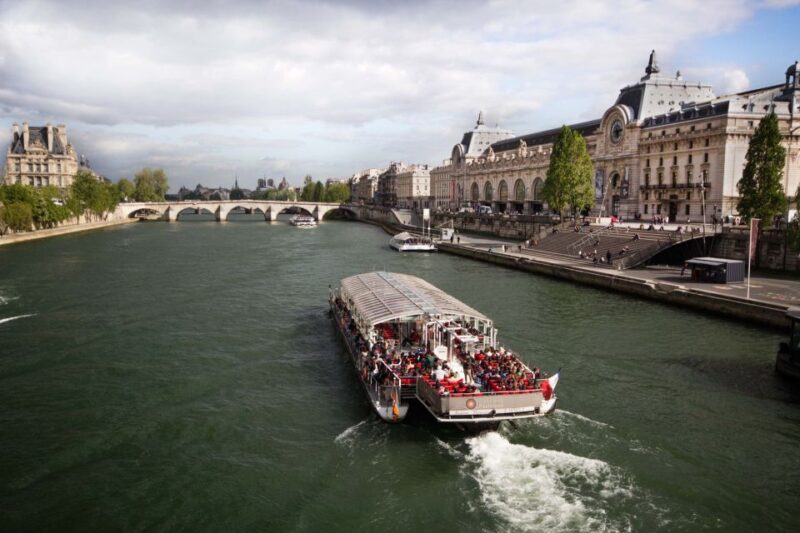 Paris: Eiffel Tower Hosted Tour, Seine Cruise and City Tour - Experience the Landmarks from Trocadéro Gardens