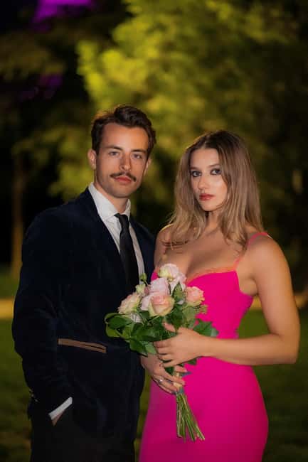 Paris: Eiffel Tower Night Photoshoot with 10 High End Edits - What Makes the Photoshoot Special: Location and Lighting