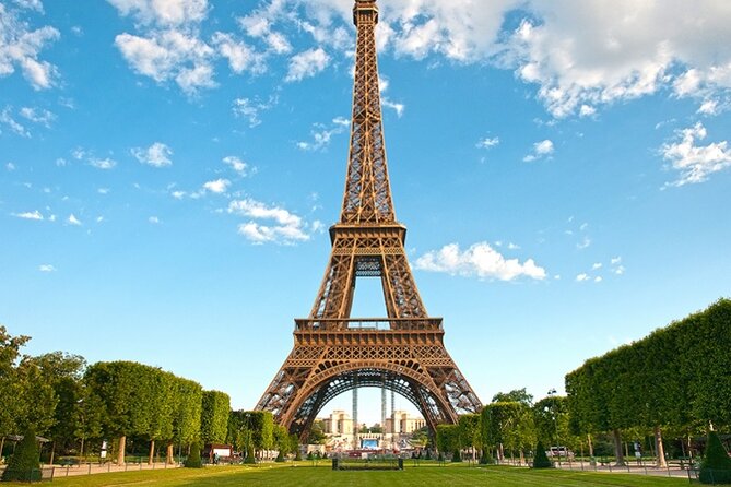 Paris Eiffel Tower, Notre Dame, Louvre and Montmartre Guided Tour - Practical Details and Group Size