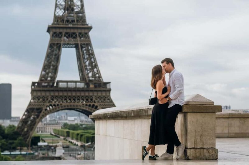 Paris: Eiffel Tower Photoshoot with a Professional - Key Points