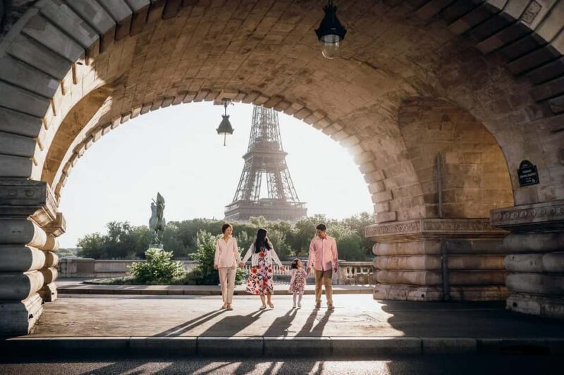 Paris: Eiffel Tower Photoshoot with a Professional - The Importance of Early Mornings for Optimal Photos