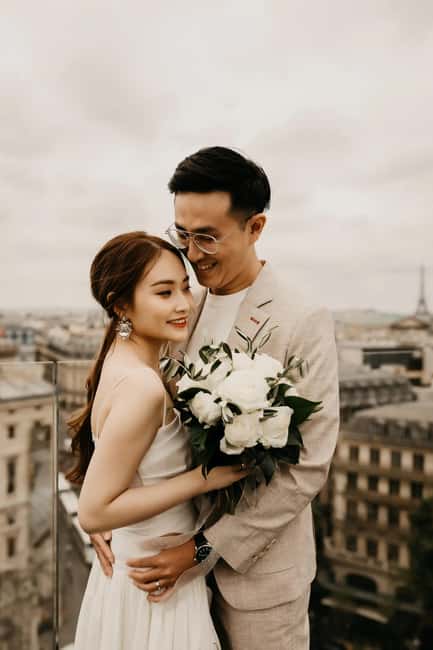 Paris: Eiffel Tower Photoshoot with Online Gallery - Key Points