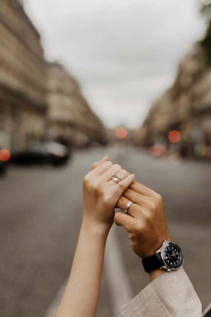 Paris: Eiffel Tower Photoshoot with Online Gallery - How the Photoshoot Is Conducted