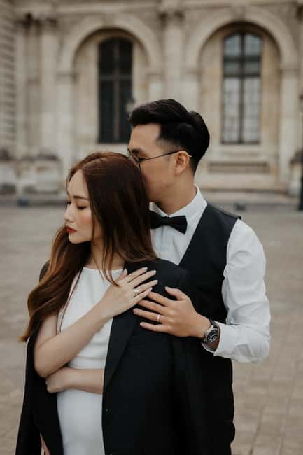 Paris: Eiffel Tower Photoshoot with Online Gallery - The Experience for Different Types of Travelers