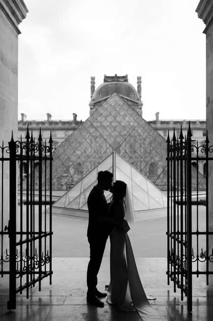 Paris: Eiffel Tower Photoshoot with Online Gallery - Frequently Asked Questions