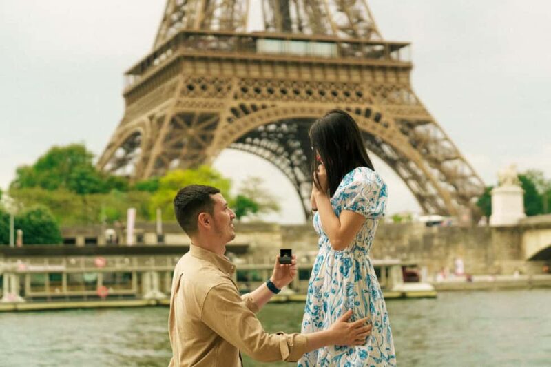 Paris: Eiffel Tower Vintage Photoshoot - Capture Timeless Moments with a Professional Photoshoot at the Eiffel Tower