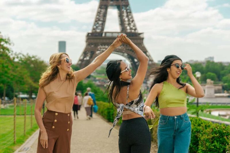 Paris: Eiffel Tower Vintage Photoshoot - What the Photoshoot Includes: Style, Guidance, and Delivery