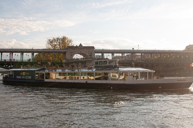 Paris en Scene 3 Course Seine River Dinner Cruise - The 3-Course Dinner: A Simple but Enjoyable Meal